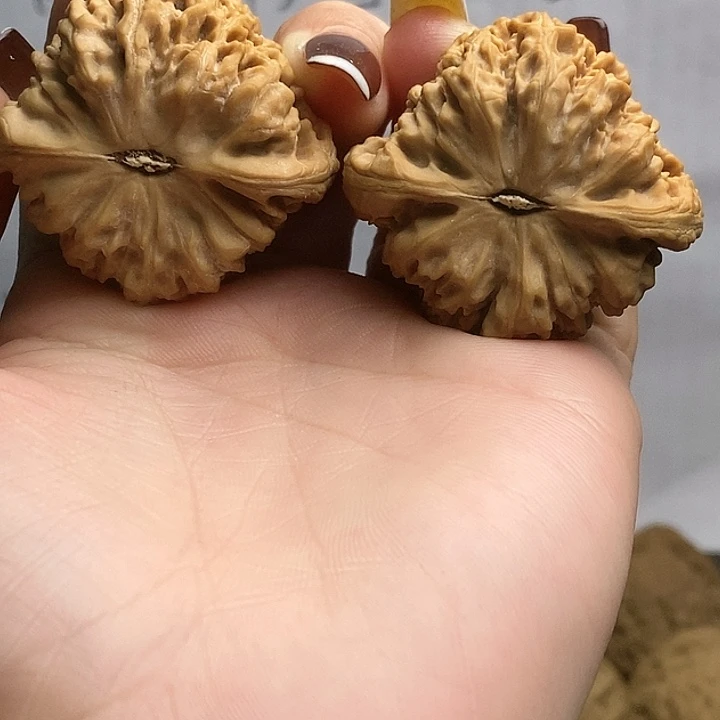 正***行文玩核桃吊坠涿鹿