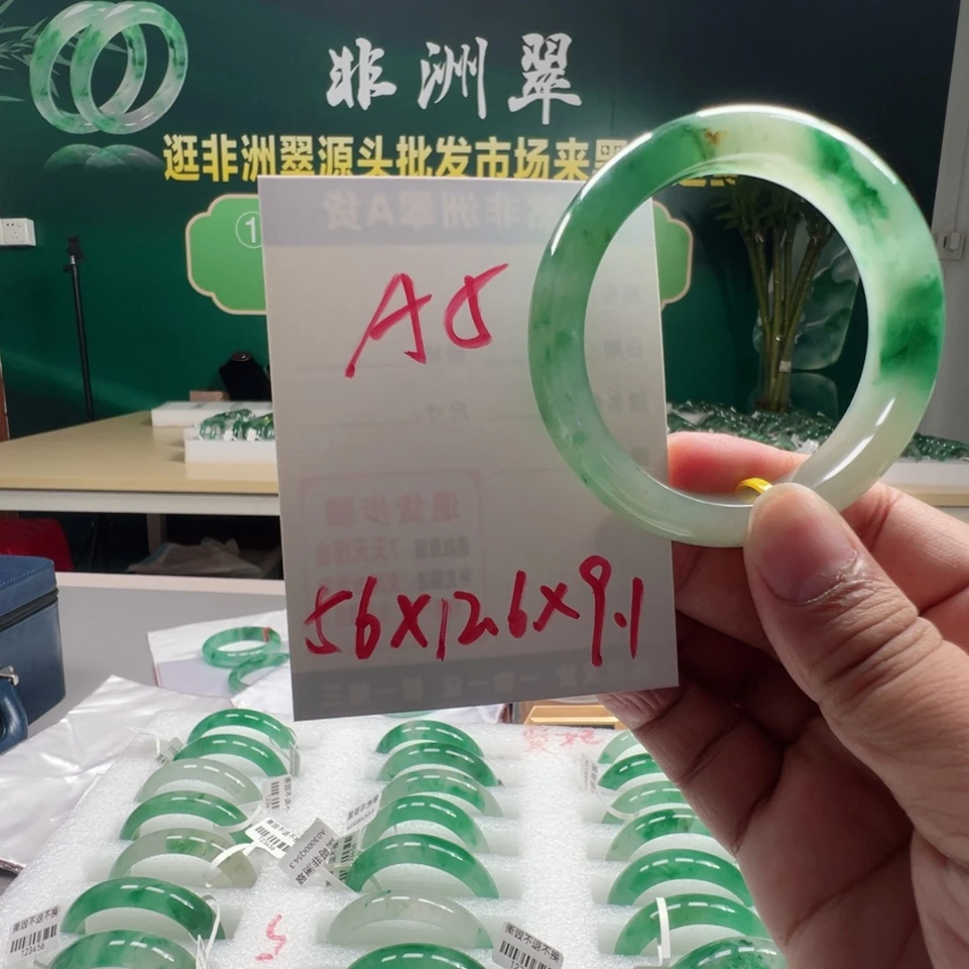 未镶嵌手镯石英质玉