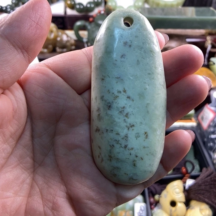 未镶嵌透闪石质玉把件