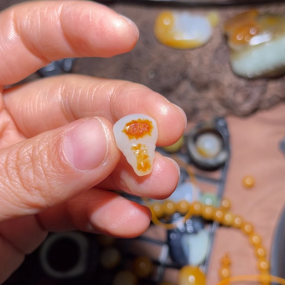 和田玉未镶嵌车挂