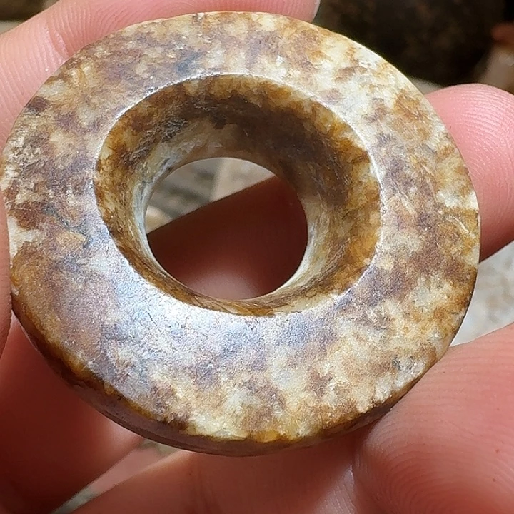 关***颈饰未镶嵌和田玉（糖玉）
