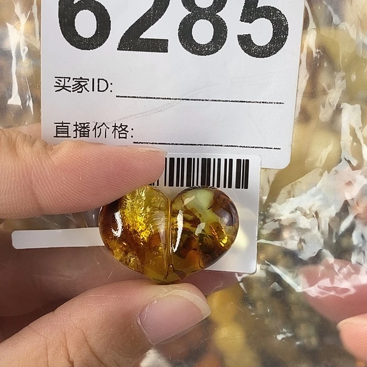 蜜蜡未镶嵌珠宝奇石