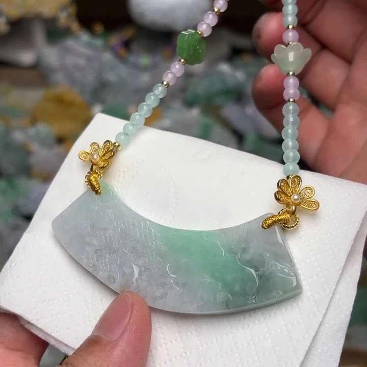翡翠未镶嵌颈饰吊坠