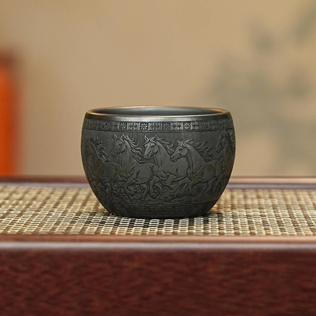 宜兴紫砂茶具 原矿石黄泥料刻绘八骏图主人杯品茗杯