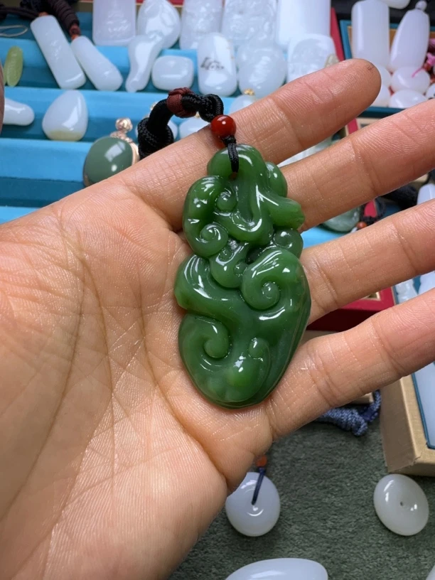 碧玉如意吊坠满绿