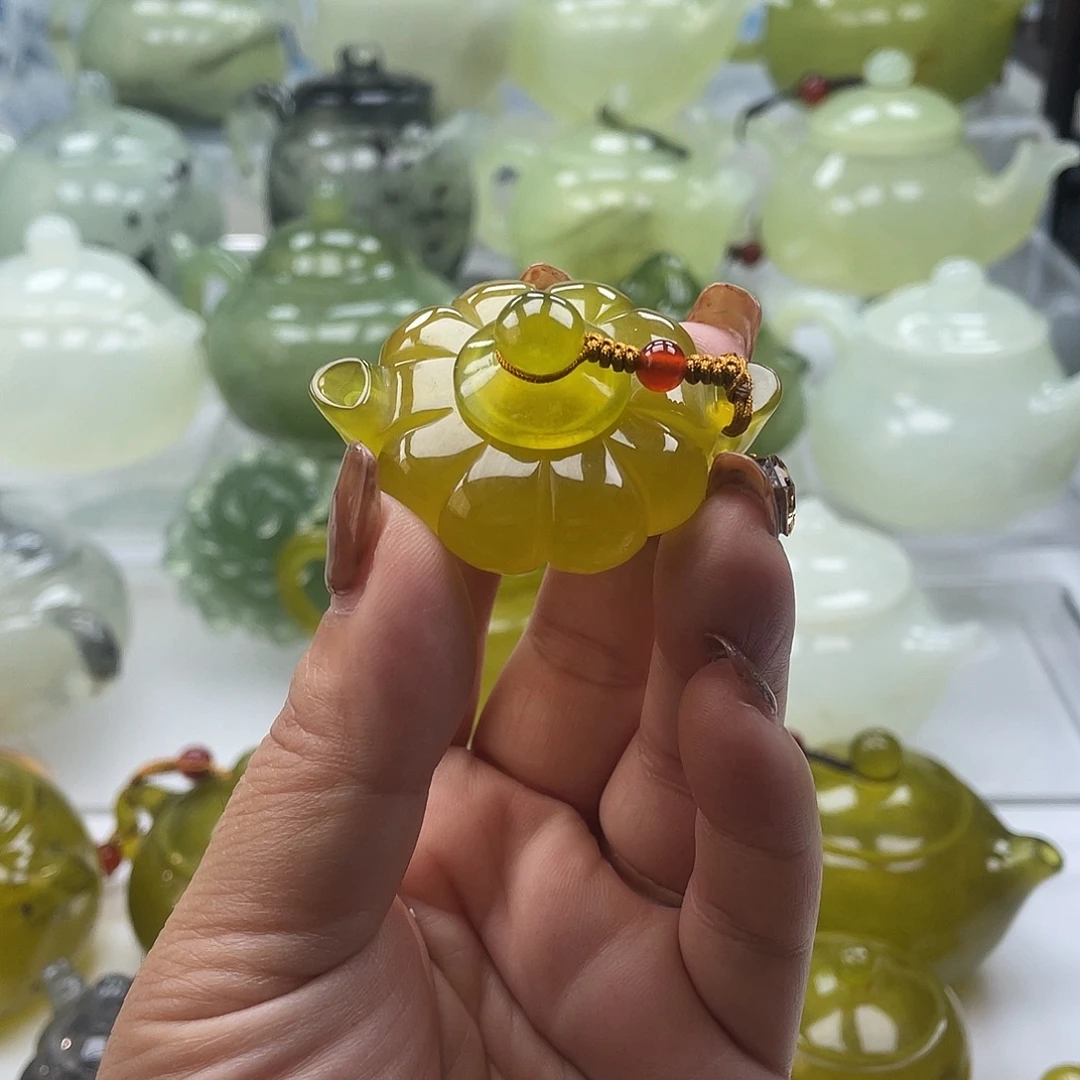 蛇纹石玉未镶嵌壶