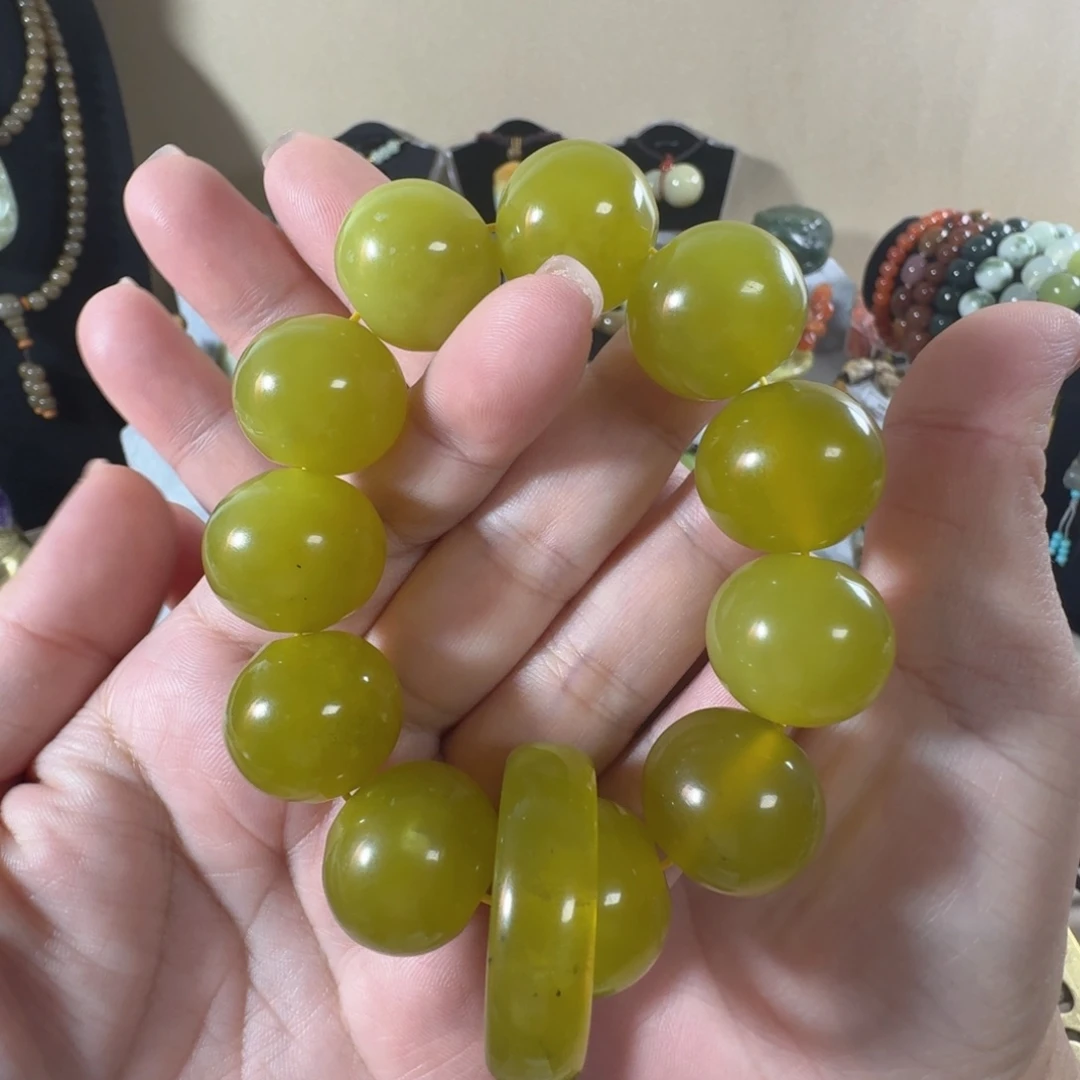 女***柒蛇纹石玉未镶嵌珠宝奇石