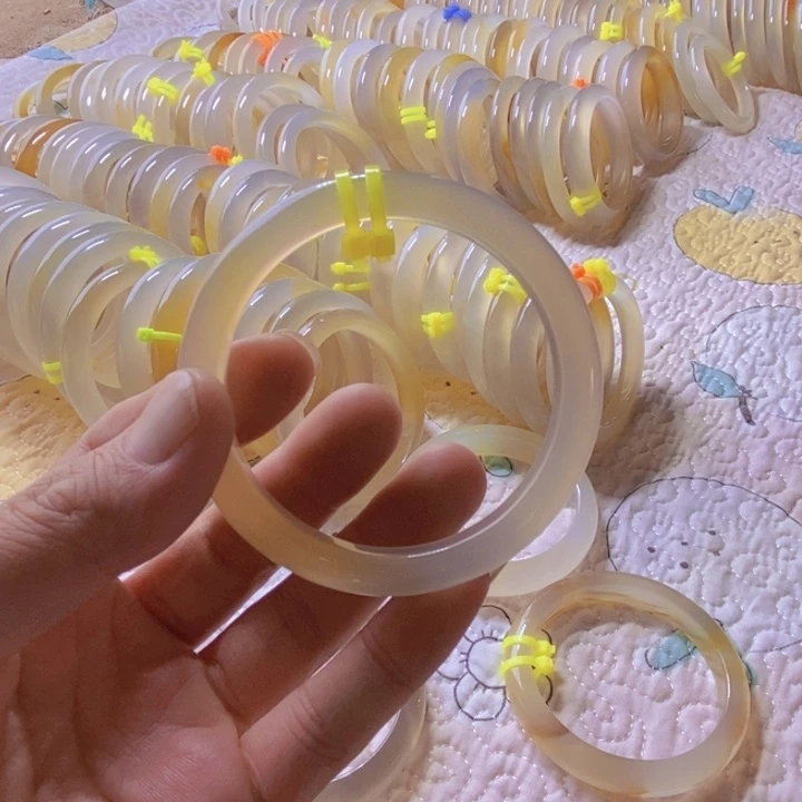 ℳ***⁰玛瑙/玉髓手镯未镶嵌