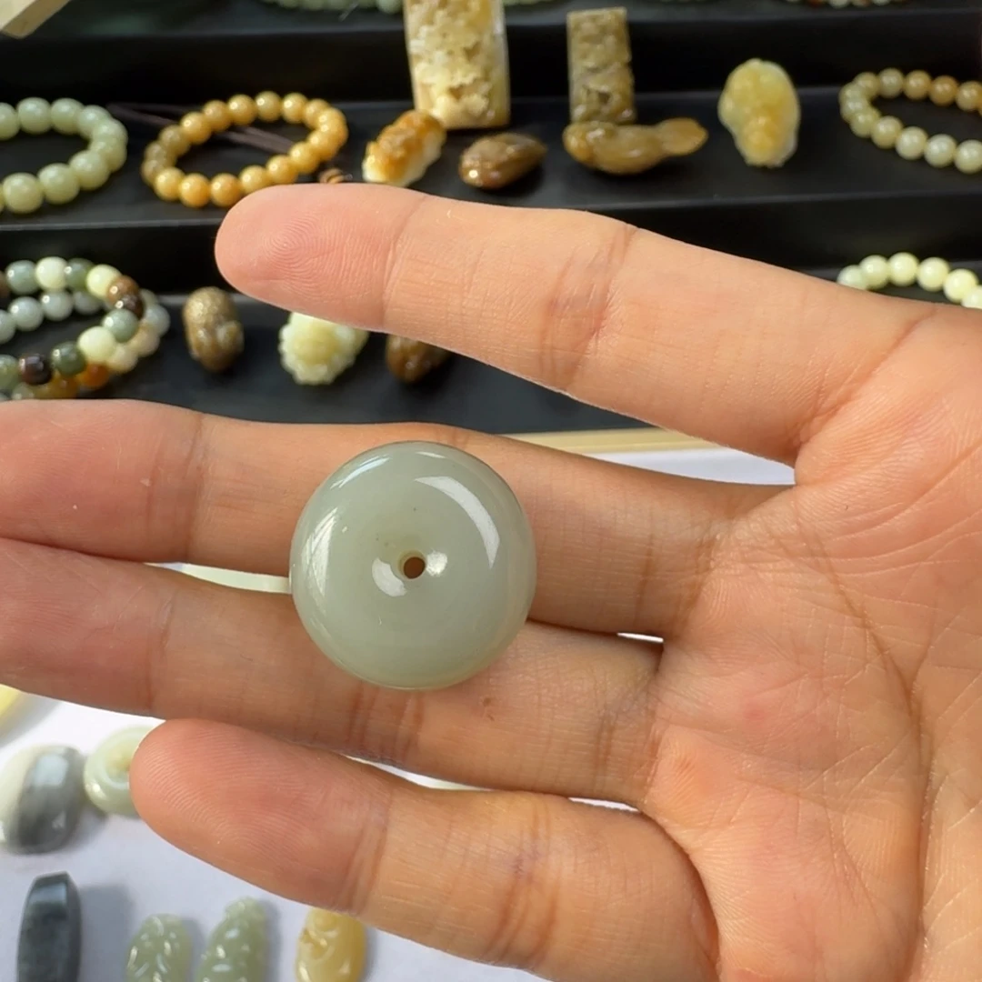 嘻***哈和田玉（糖玉）未镶嵌颈饰