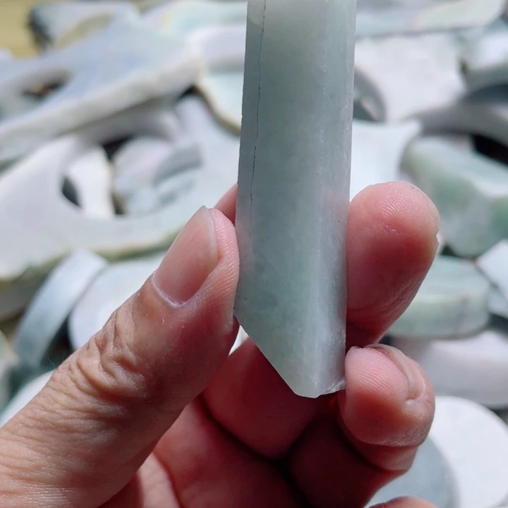 翡翠挂件未镶嵌翡翠