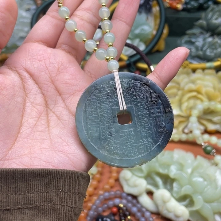 蛇纹石玉吊坠合金