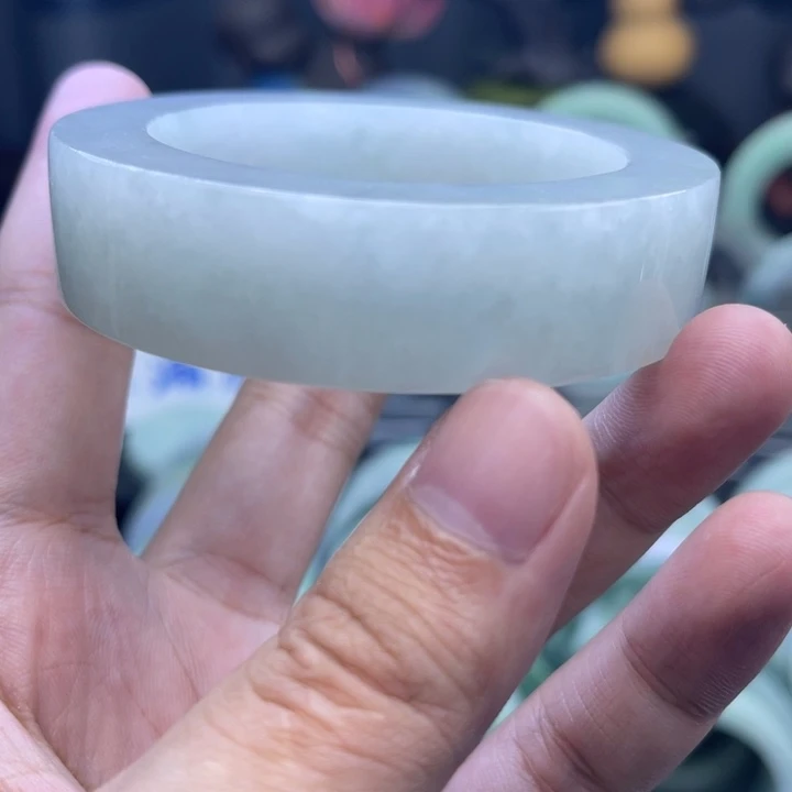 定制翡翠未镶嵌手镯