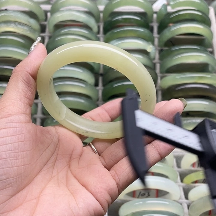 蛇纹石玉未镶嵌手镯94