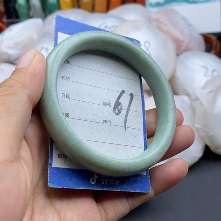 未镶嵌手镯石英质玉