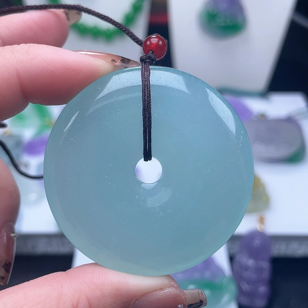 翡翠吊坠(赠链)未镶嵌