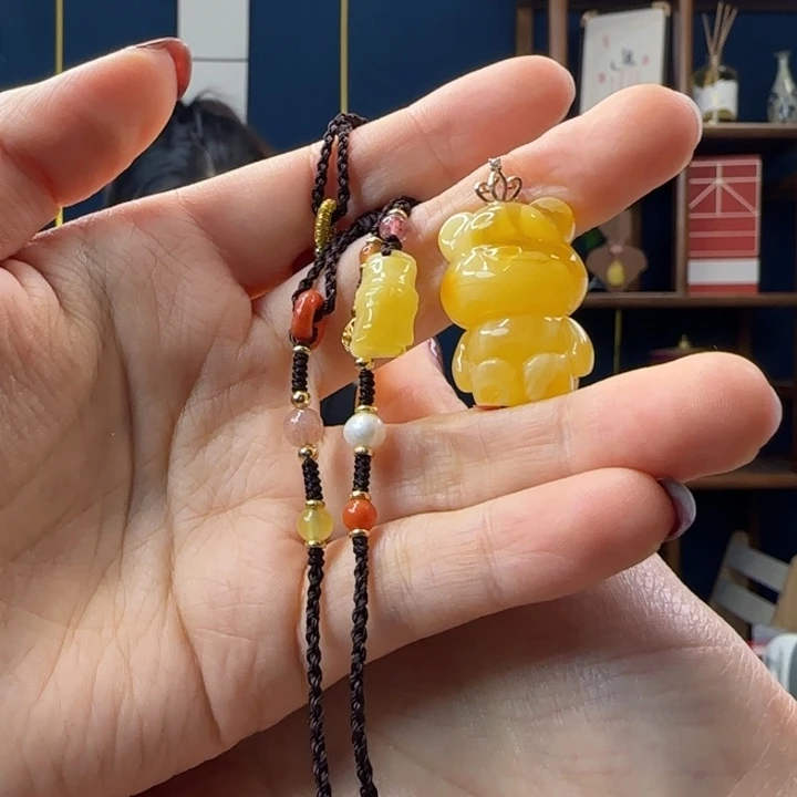 蜜蜡吊坠(赠链)18K金镶嵌果****园