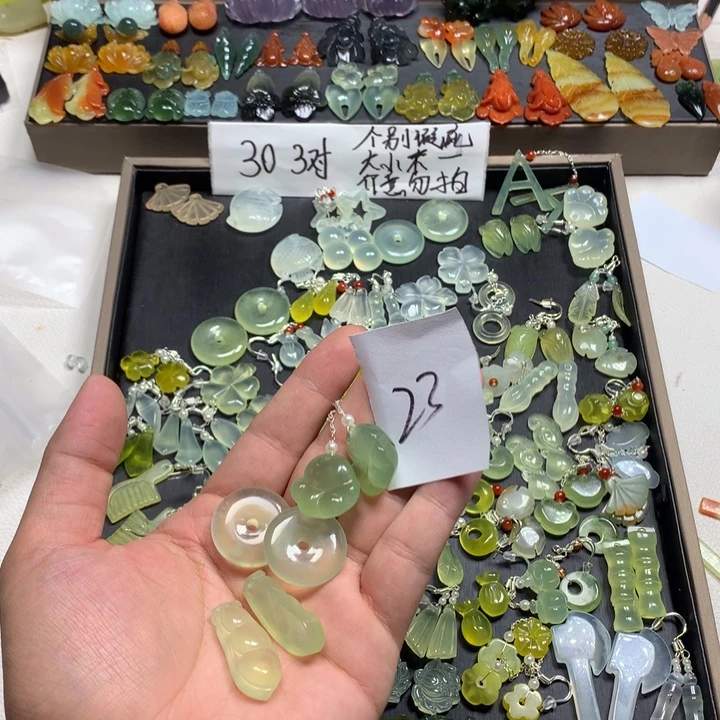 永***征蛇纹石玉合金耳钉