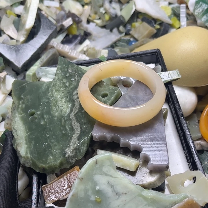 和田玉未镶嵌颈饰执*