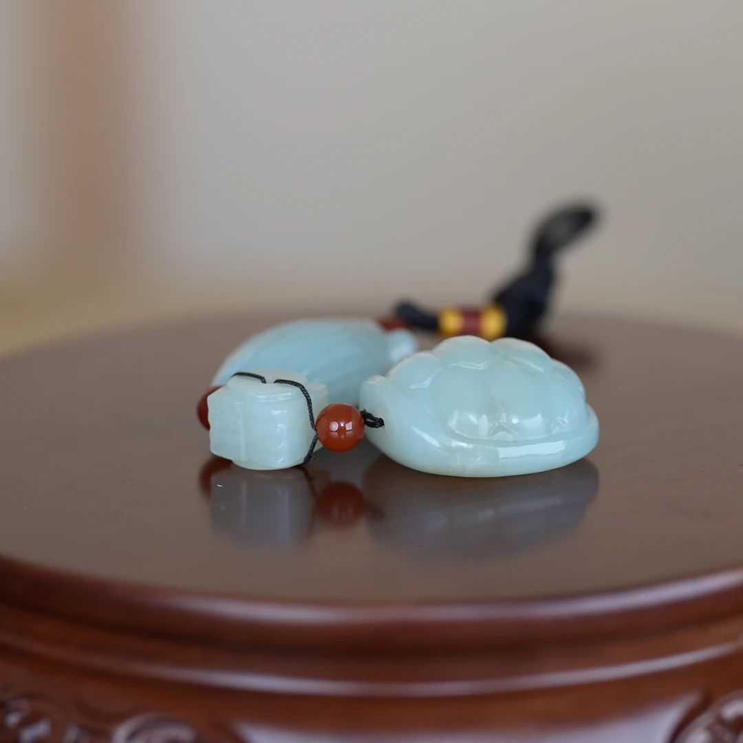 和田玉富甲天下吊坠/XA1346中贸圣佳拍卖