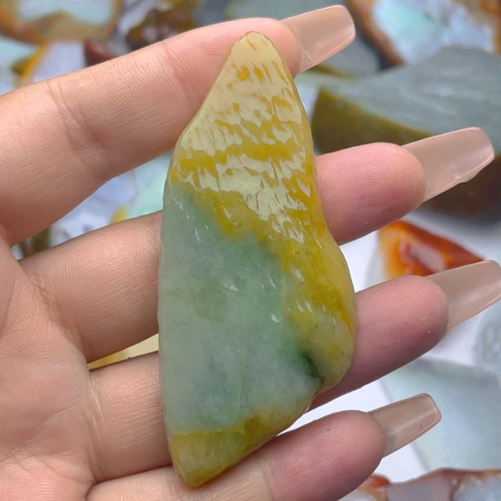 翡翠挂件未镶嵌翡翠