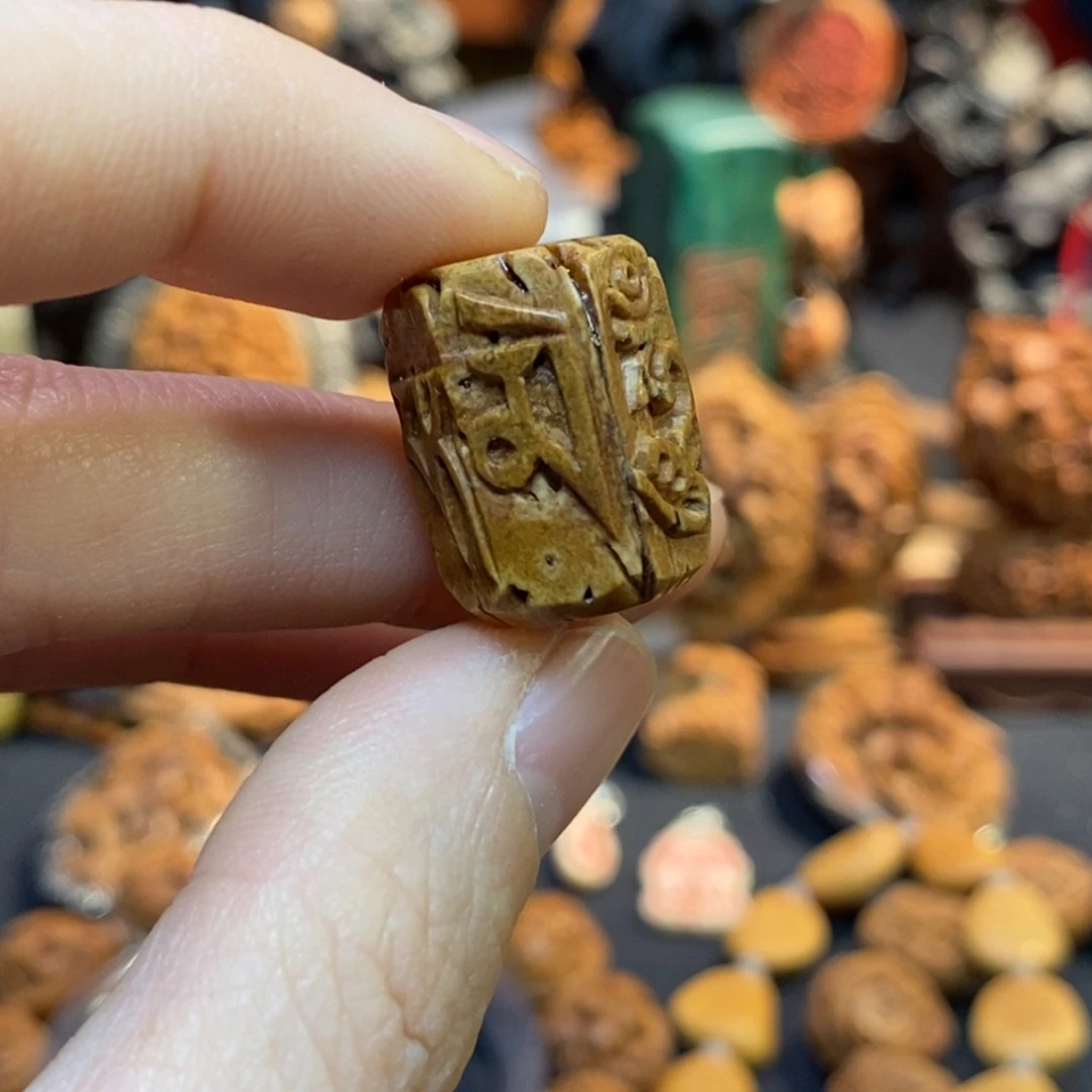 潍坊核雕桃核雕刻六字真言