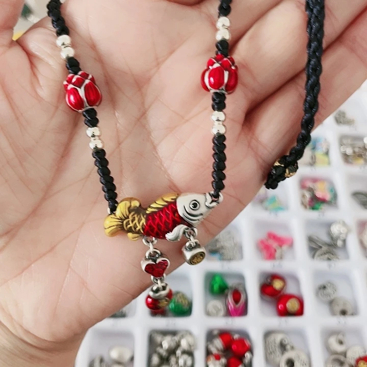 珐琅吊坠足银小鱼项链