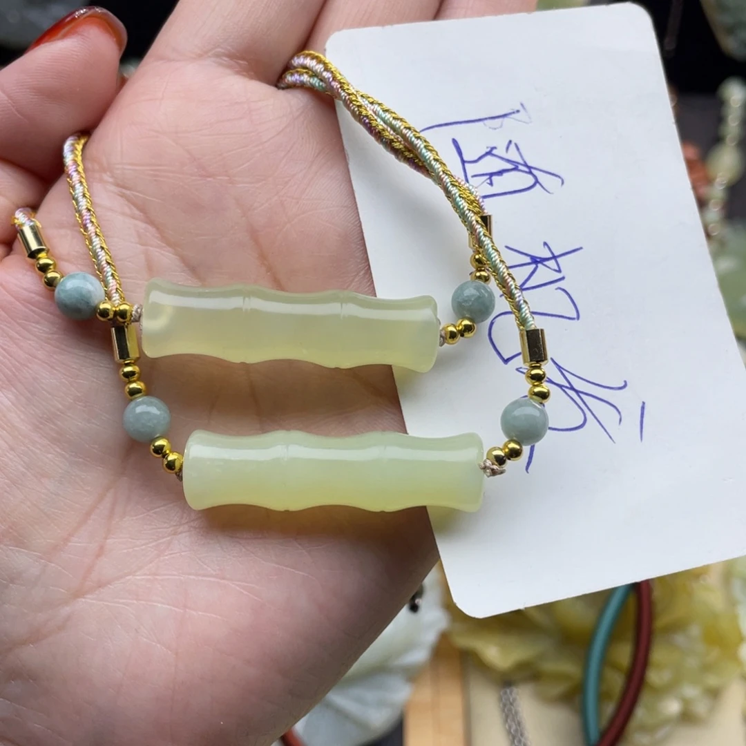 蛇纹石玉颈饰未镶嵌