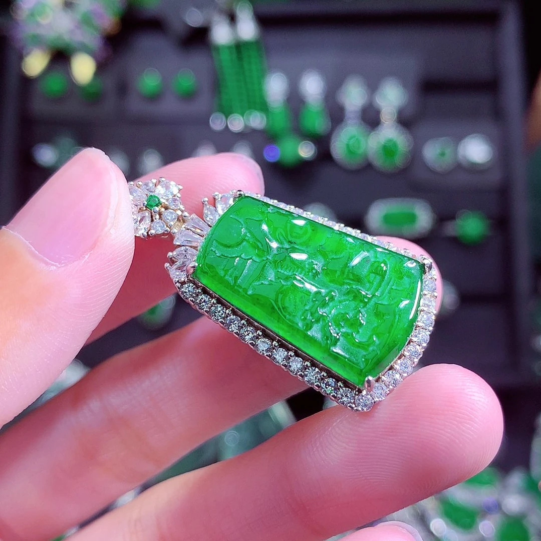 颈饰未镶嵌翡翠天然