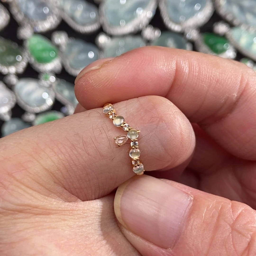 颈饰18K金镶嵌翡翠戒指