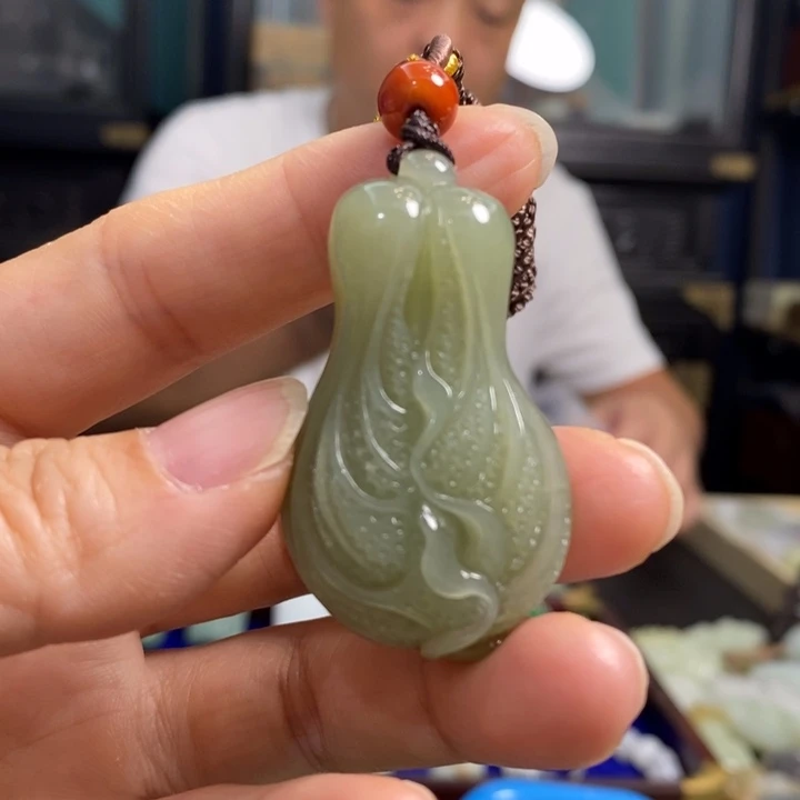 农***的和田玉未镶嵌颈饰