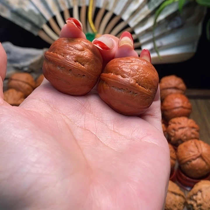 文玩核桃把件骨甲纹金蟾