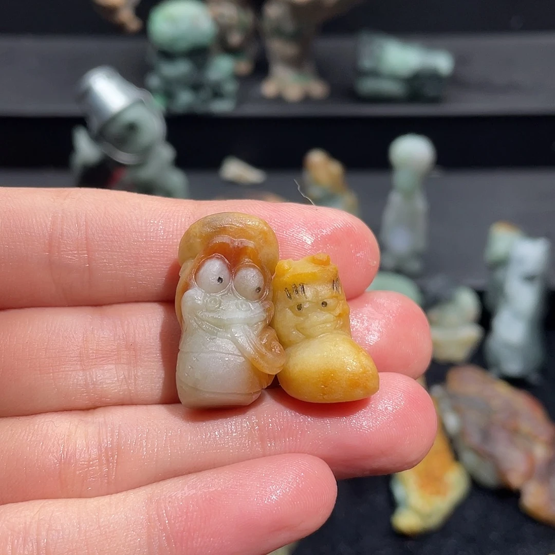 上***鲤翡翠未镶嵌挂件虫子