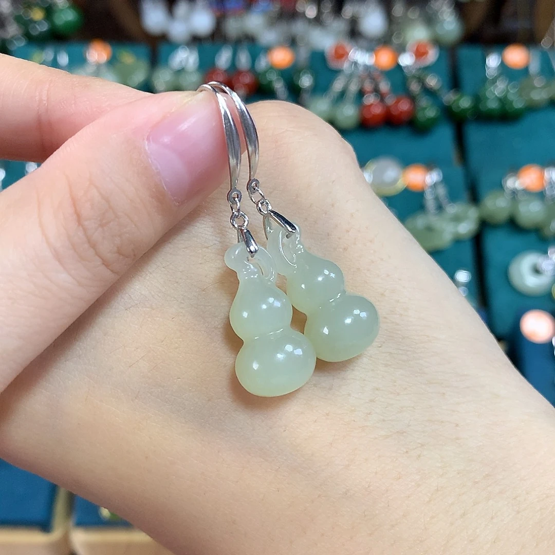 和田玉银S925镶嵌耳饰葫芦卡21左右