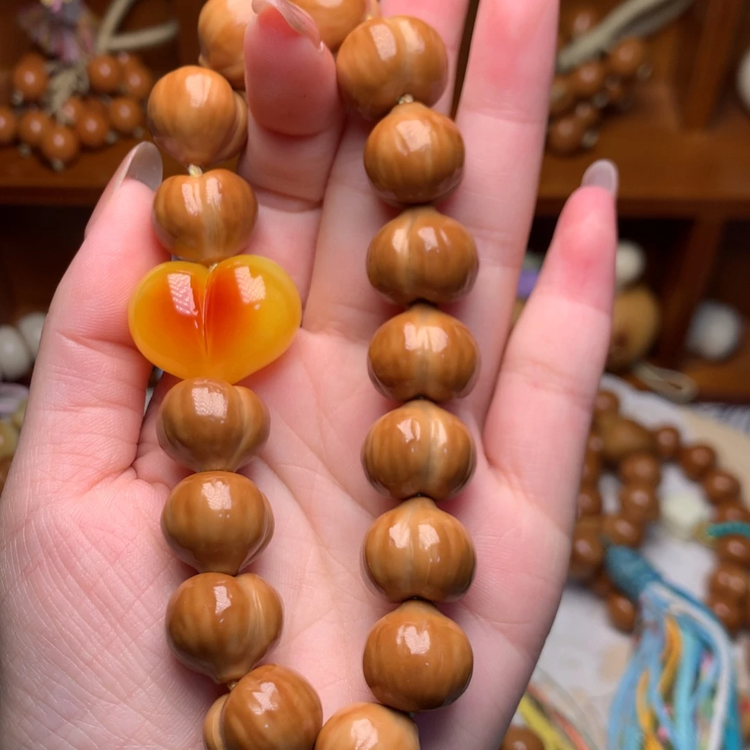 猴头核桃吊坠二代屁桃手持爱心