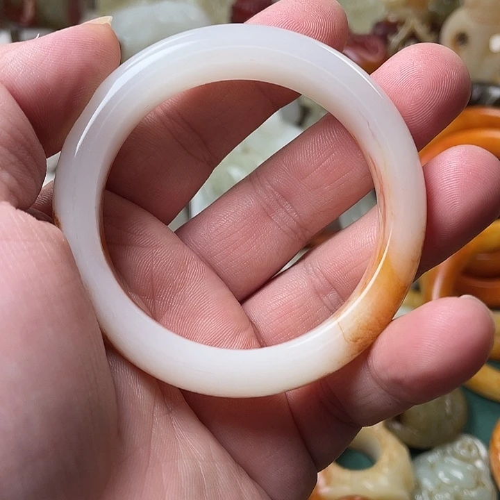 夏***天和田玉未镶嵌颈饰