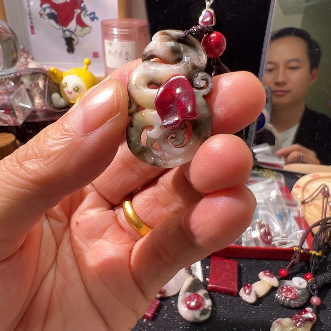 天然辰砂满火彩吊坠