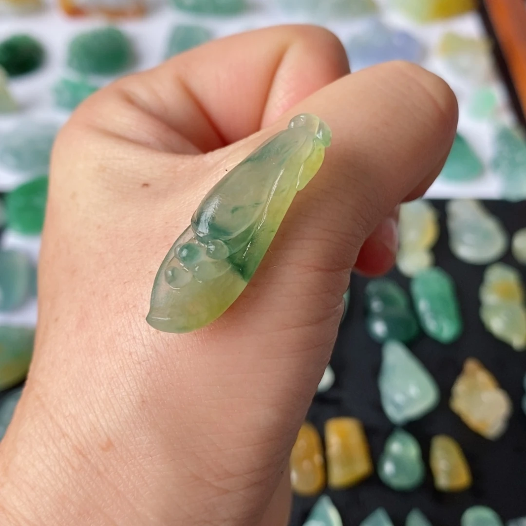 定制翡翠未镶嵌玉兰花