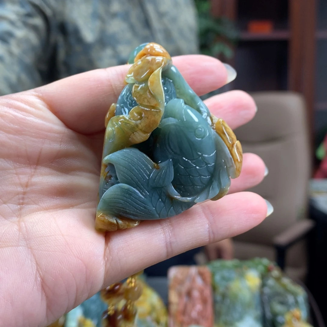 未镶嵌蛇纹石玉颈饰
