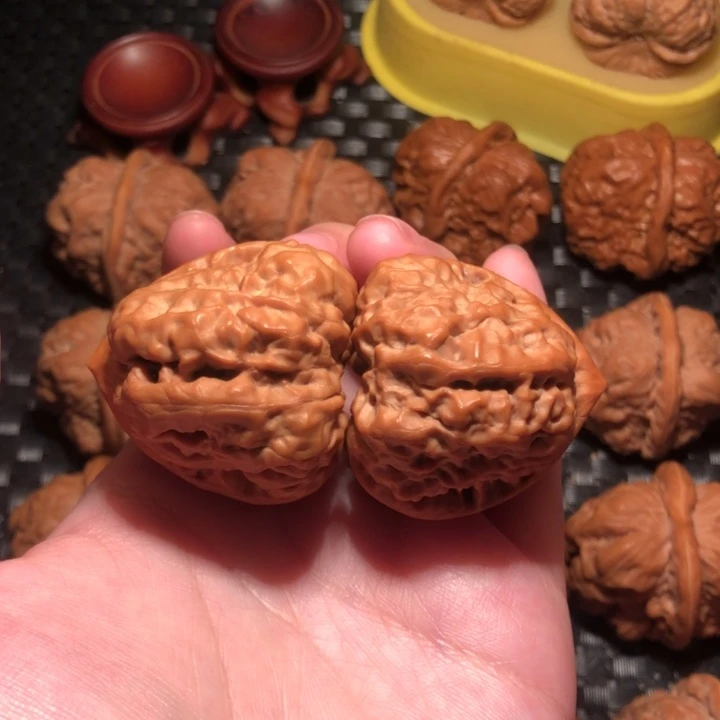 侃***穹把件文玩核桃正三角