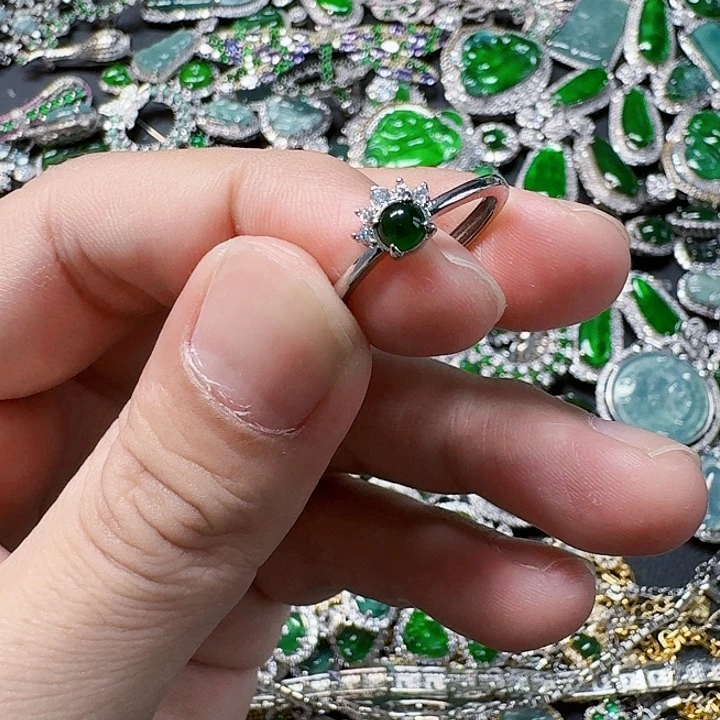 翡翠颈饰未镶嵌天然A货翡翠放漏