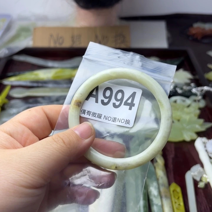 蛇纹石玉发饰合金吃**猫