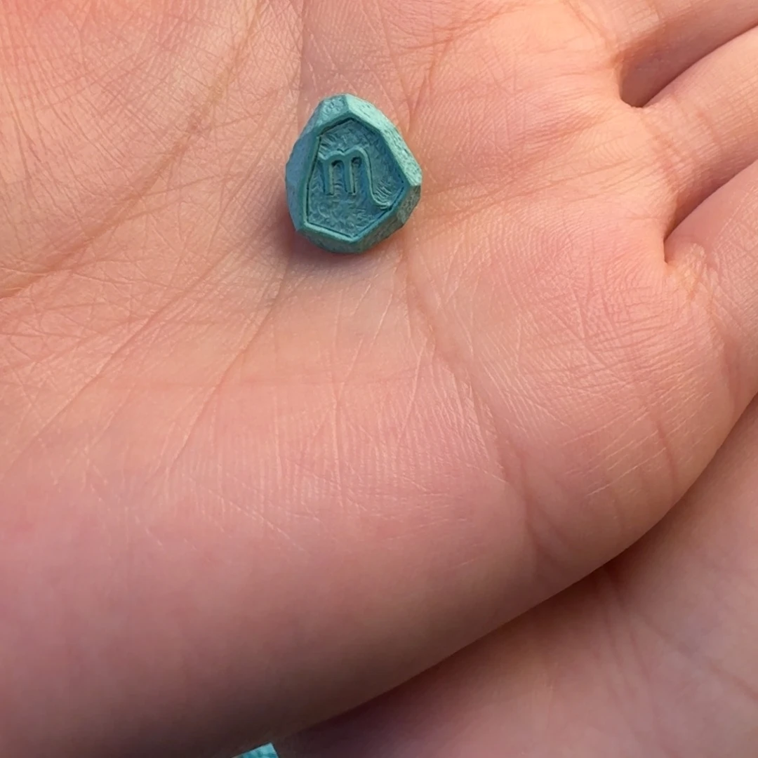 小****绿松石未镶嵌珠宝奇石