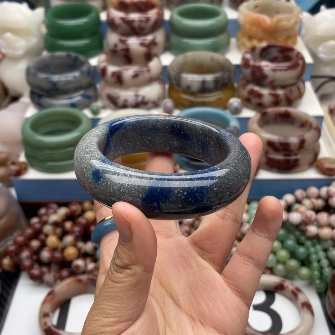 石英质玉（佘太翠）未镶嵌手镯