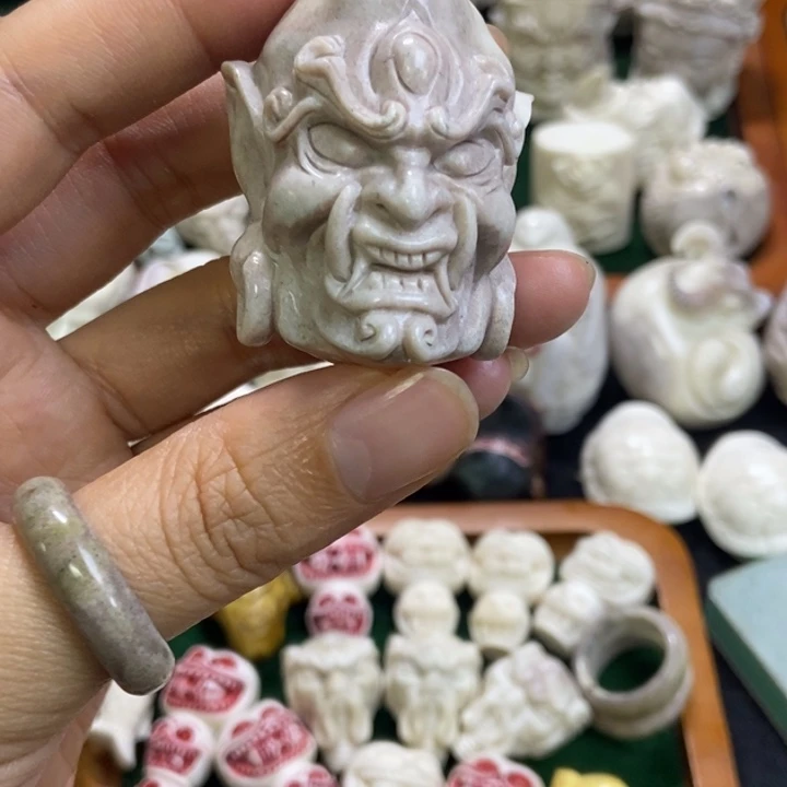 W***K配饰鹿角雕刻一个出