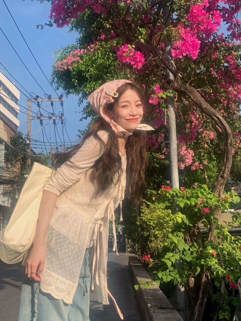 【张开心】精致百分百！韩版绣花碎花叠穿时髦优雅气质宽松百搭小衫