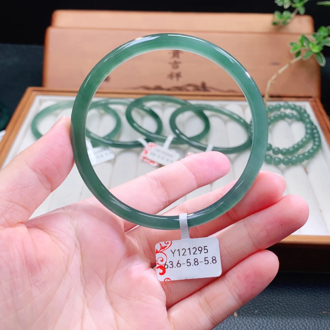 翡翠手镯（圆镯）未镶嵌