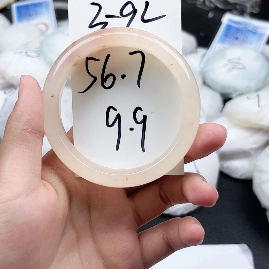 未镶嵌手镯石英质玉3.92