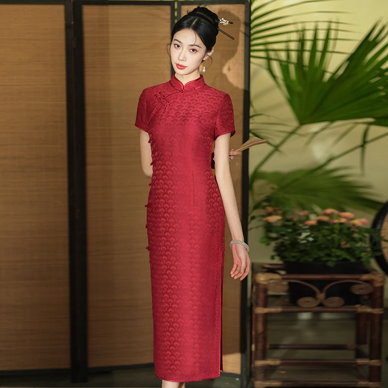 2025春夏新款提花真丝酒红色旗袍喜婆婆喜妈妈婚宴礼服高级感蚕丝