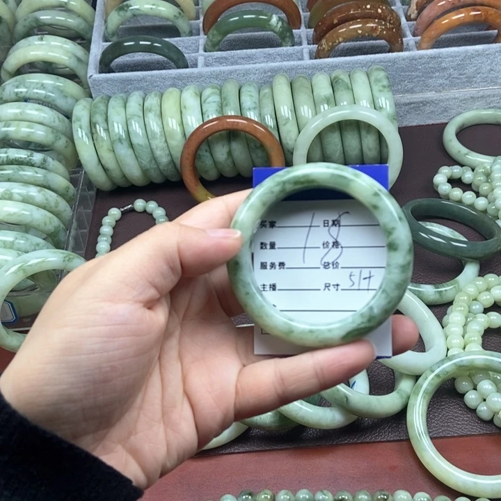 蛇纹石玉手镯未镶嵌