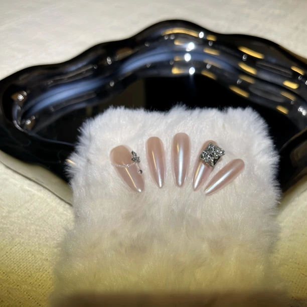 手工定制满钻渐变穿戴甲奢华光疗美甲新娘款随机发不挑款带盒子